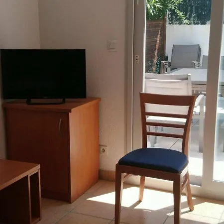 Appartement Vaux-Sur-Mer, 3 Pieces, 4 Personnes - Fr-1-305A-54 *